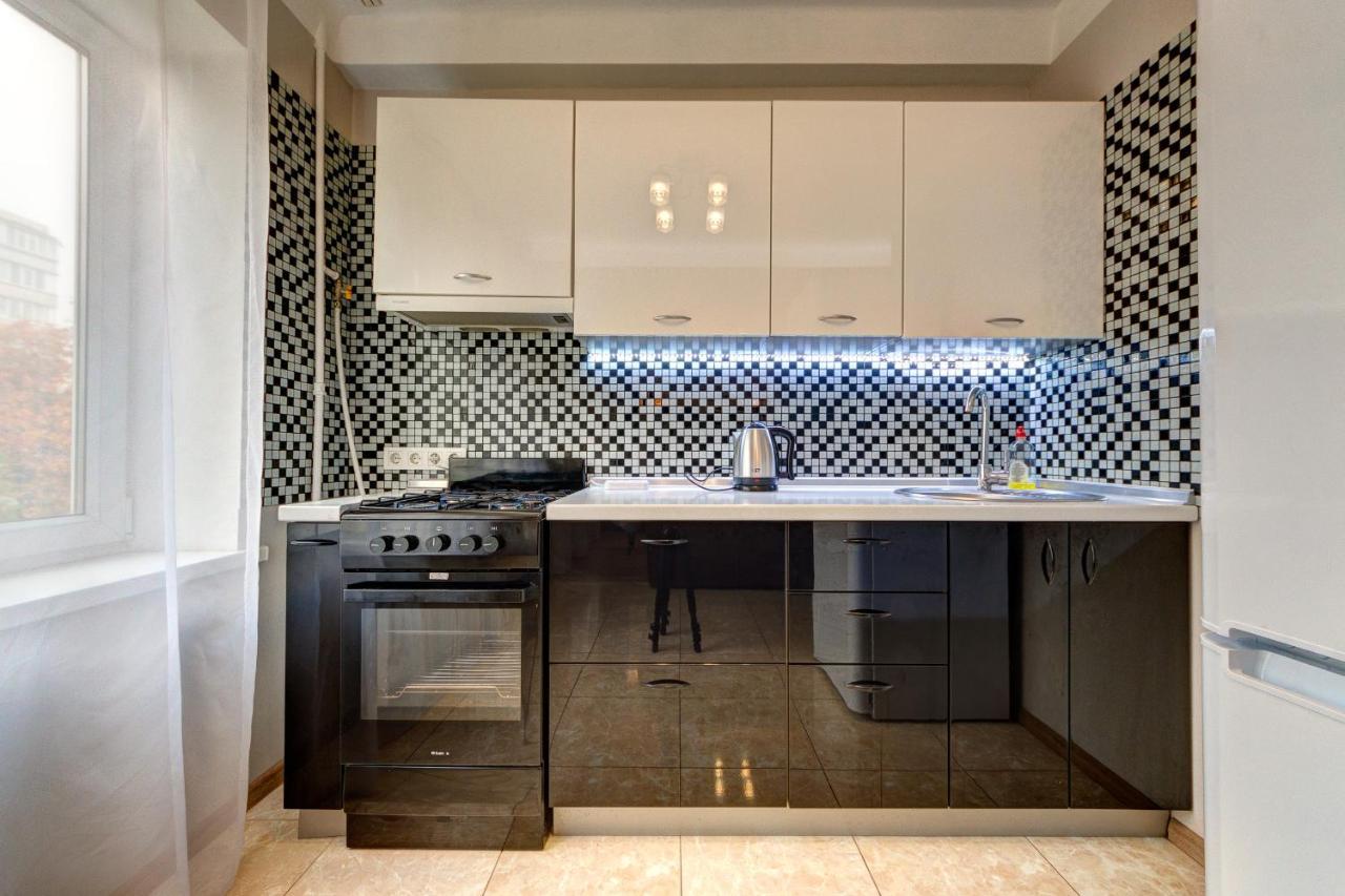 Excellent Apartment Druzhby Narodov Boulevard 3A. Lybedskaya Metro Station เคียฟ ภายนอก รูปภาพ