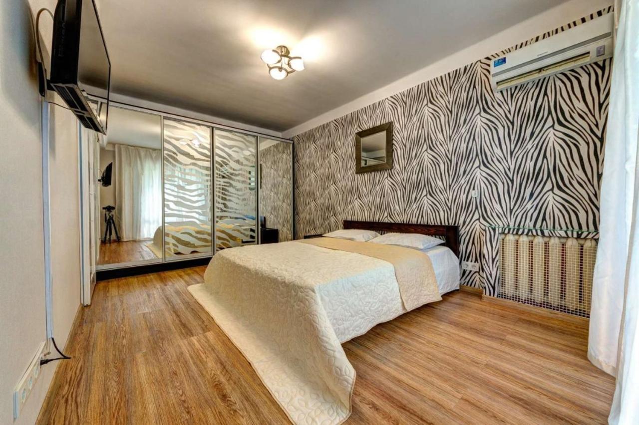 Excellent Apartment Druzhby Narodov Boulevard 3A. Lybedskaya Metro Station เคียฟ ภายนอก รูปภาพ