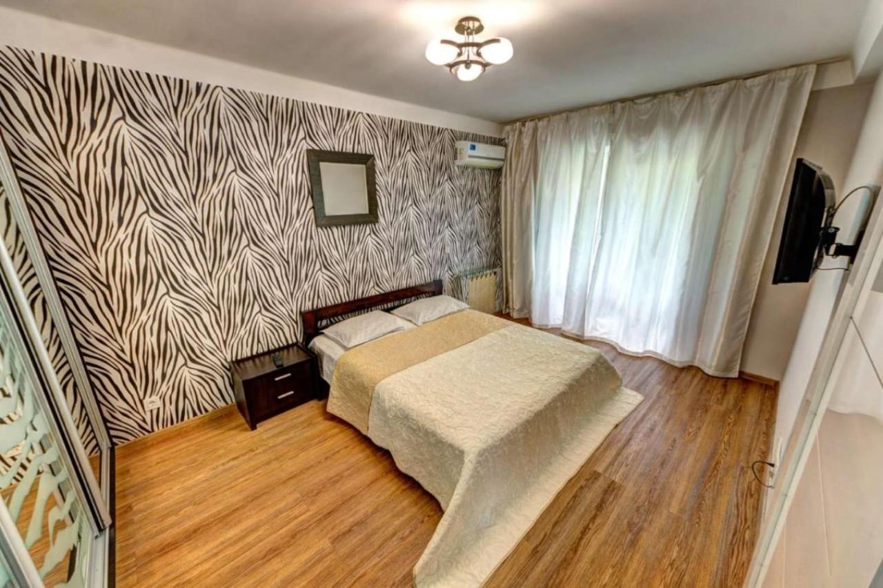 Excellent Apartment Druzhby Narodov Boulevard 3A. Lybedskaya Metro Station เคียฟ ภายนอก รูปภาพ